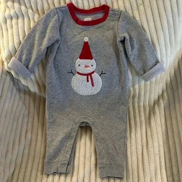 GAP - plush lined sleeper/one  piece snowman outfit. Size 6-12 months - Picture 1 of 4